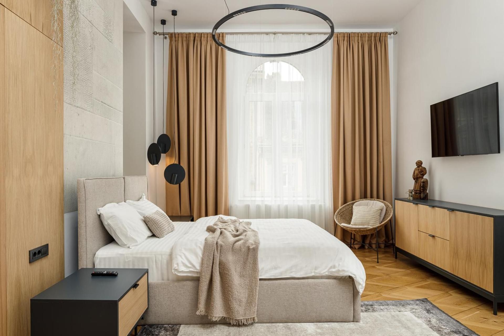 DELUXE APARTMENT