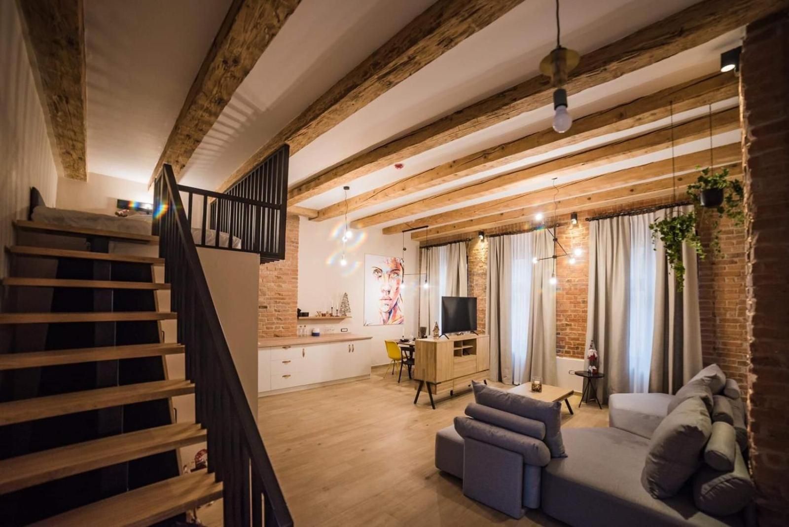 Deluxe One-Bedroom Apartment
