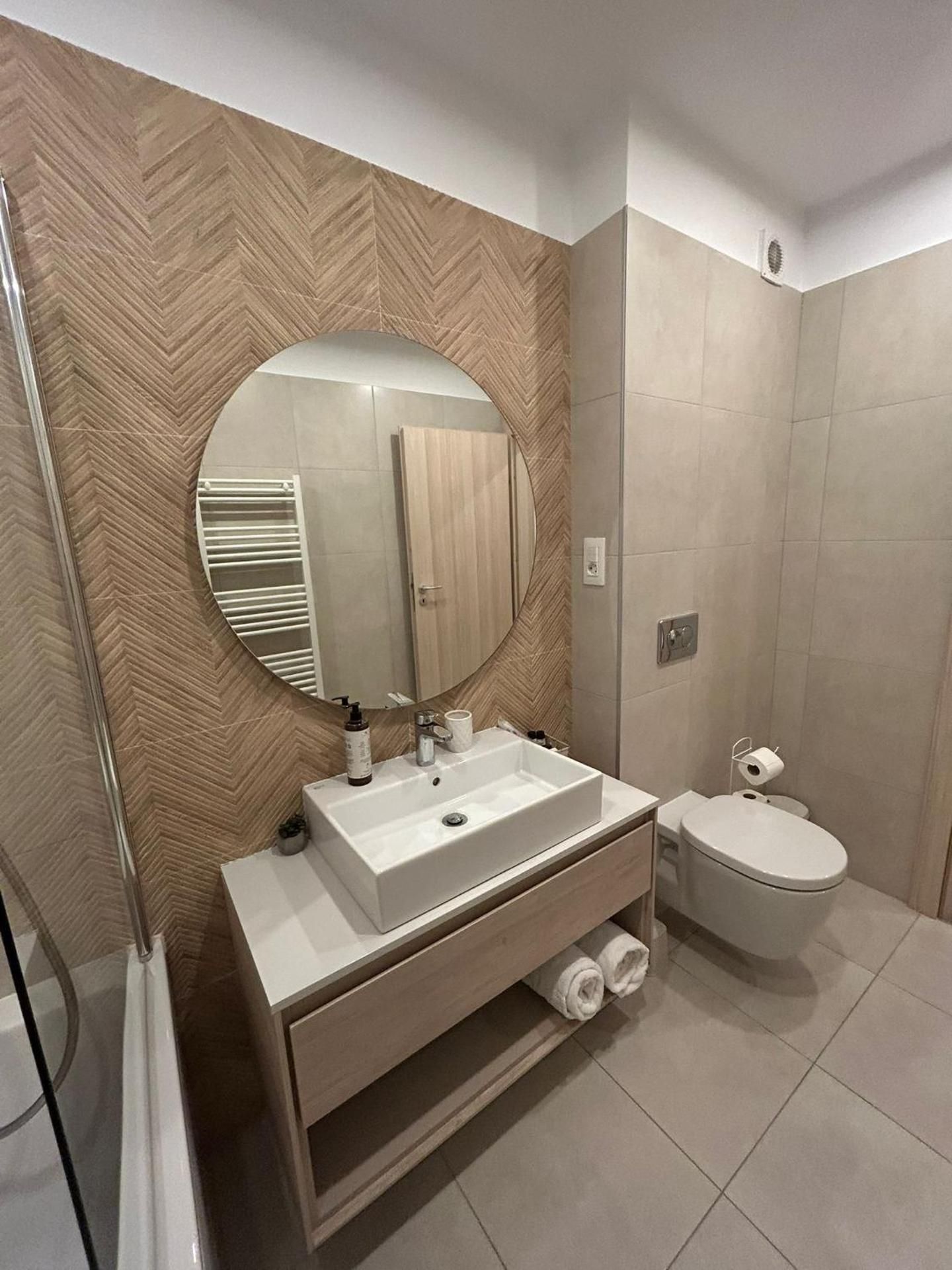 Classic One-Bedroom Apartment with King Bed