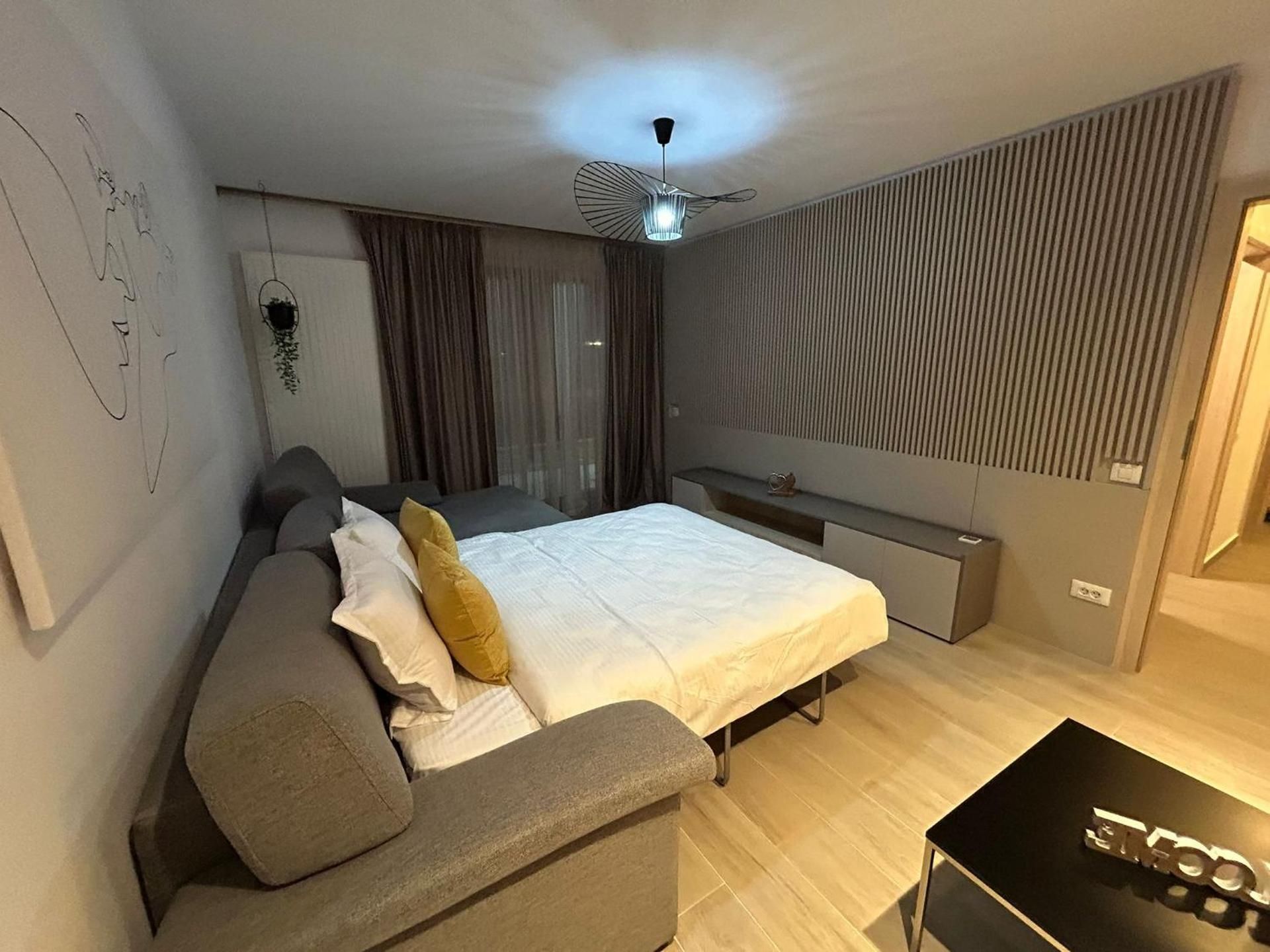 Classic One-Bedroom Apartment with King Bed