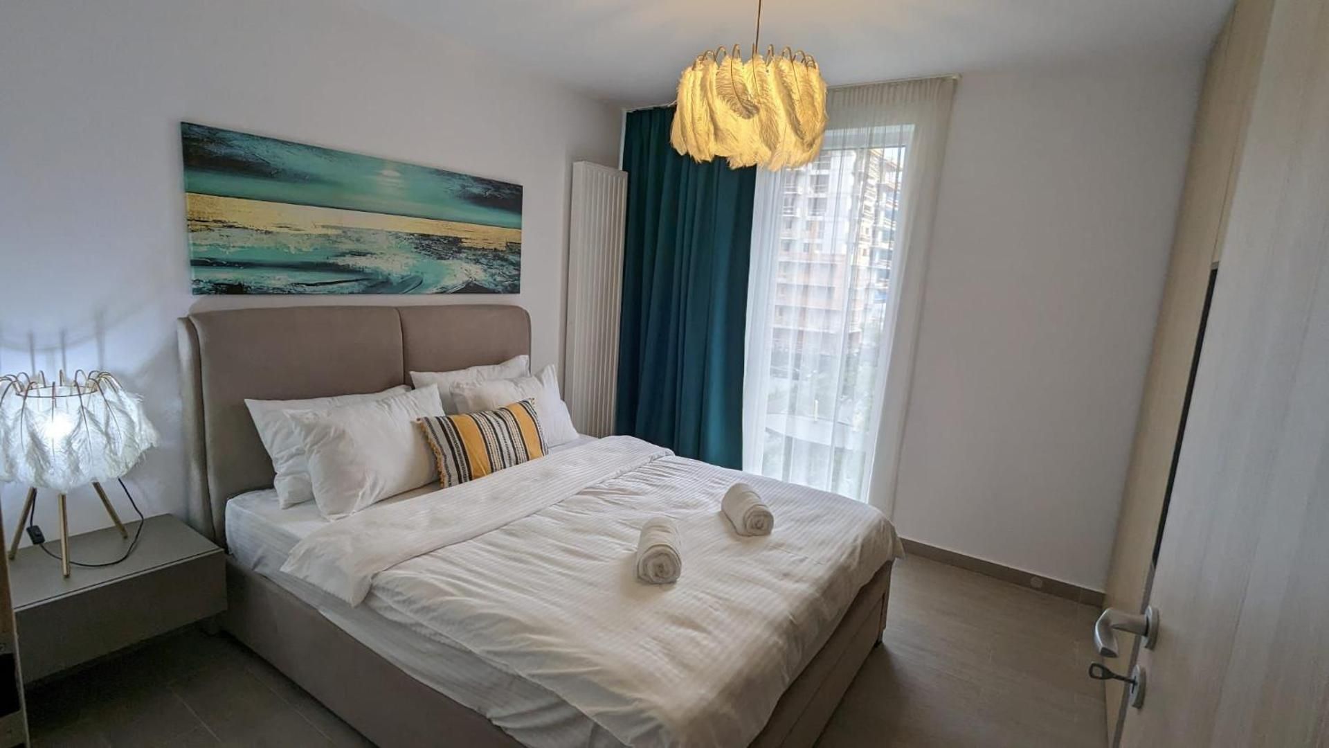 DELUXE APARTMENT