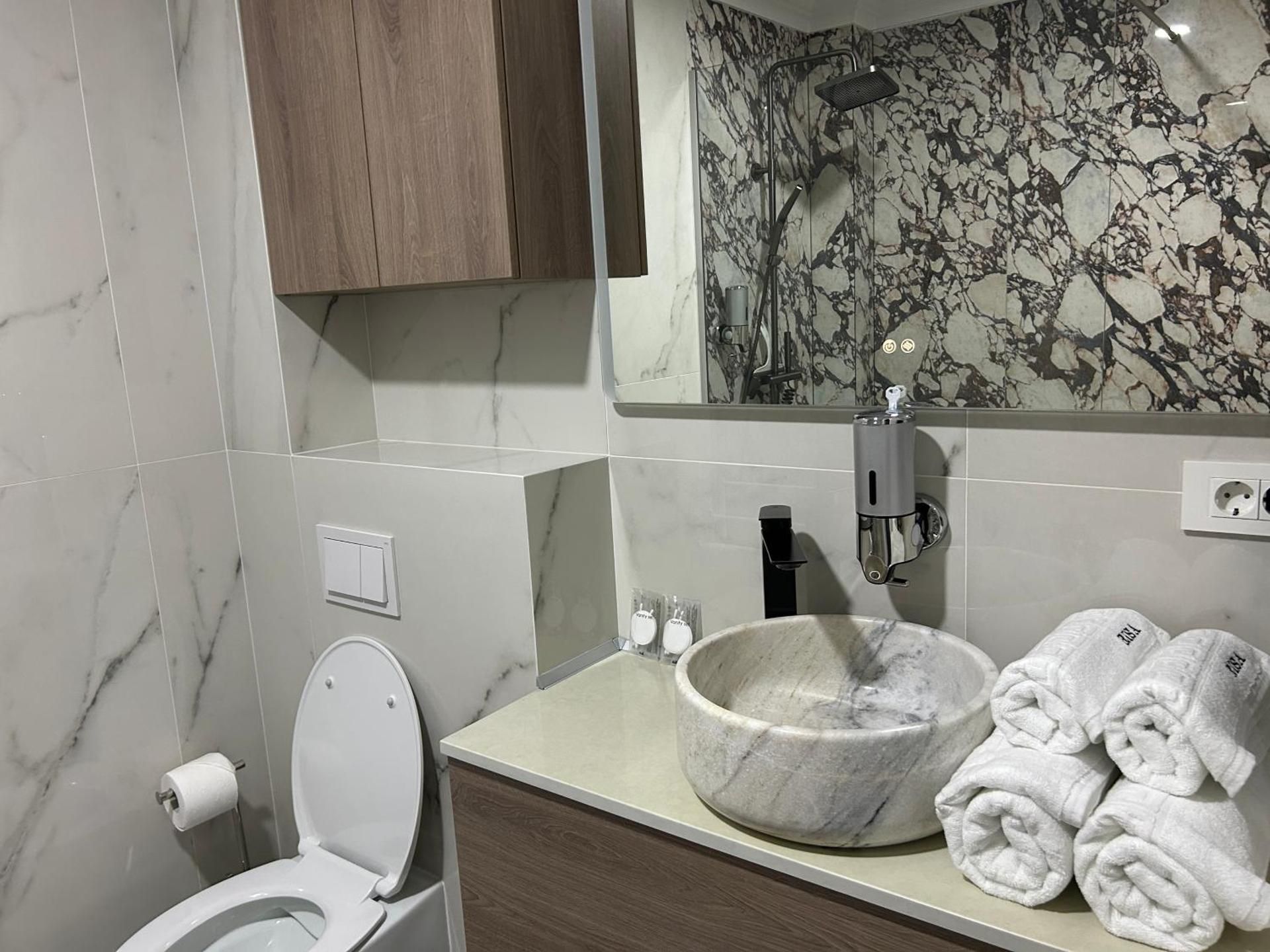 One-Bedroom Apartment - Non-Smoking