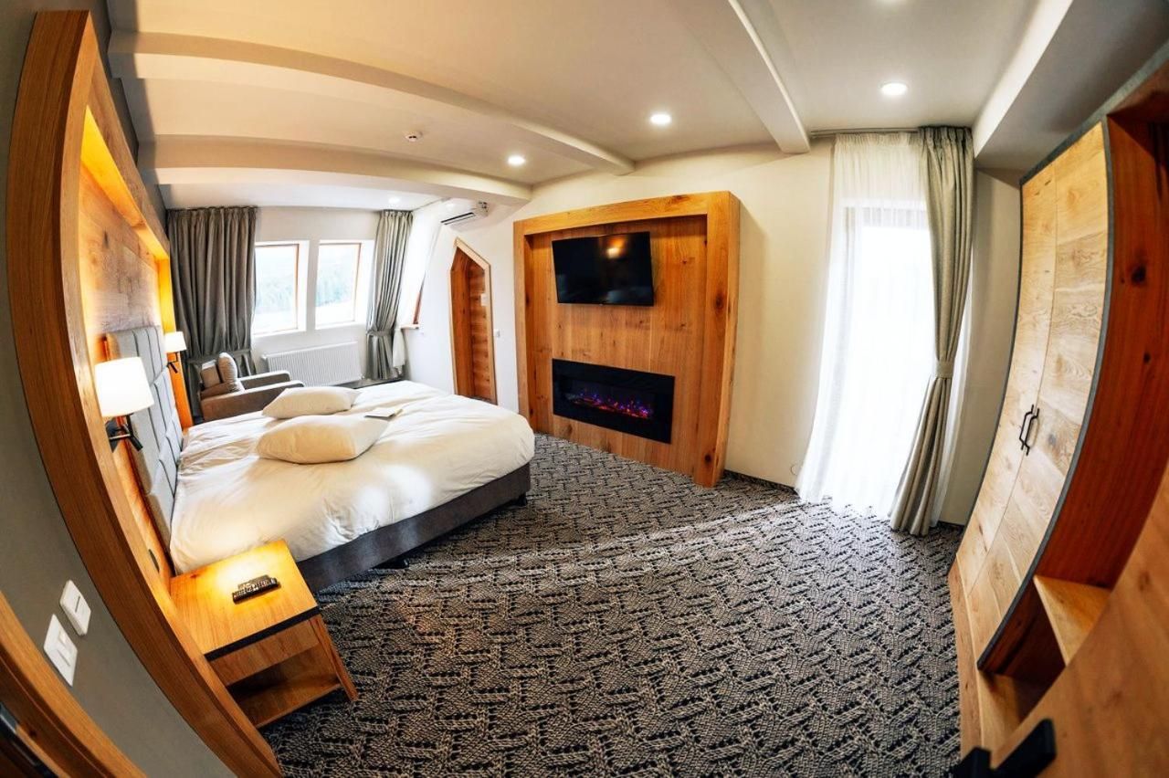 Deluxe Double Room with Balcony