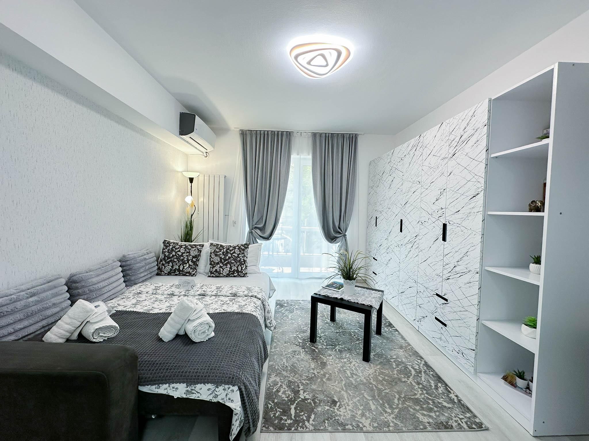 Sunrise Apartments City Center Studio Balcony