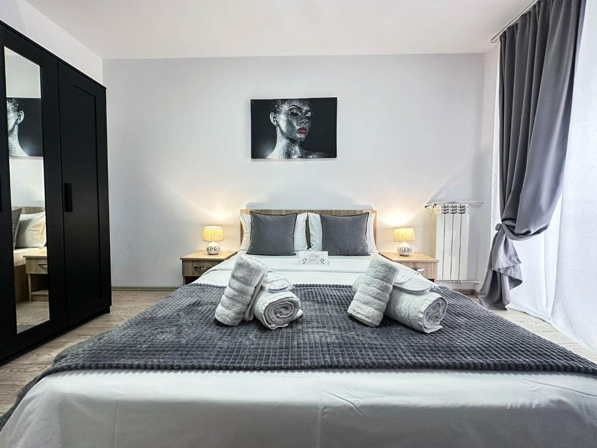 DELUXE APARTMENT