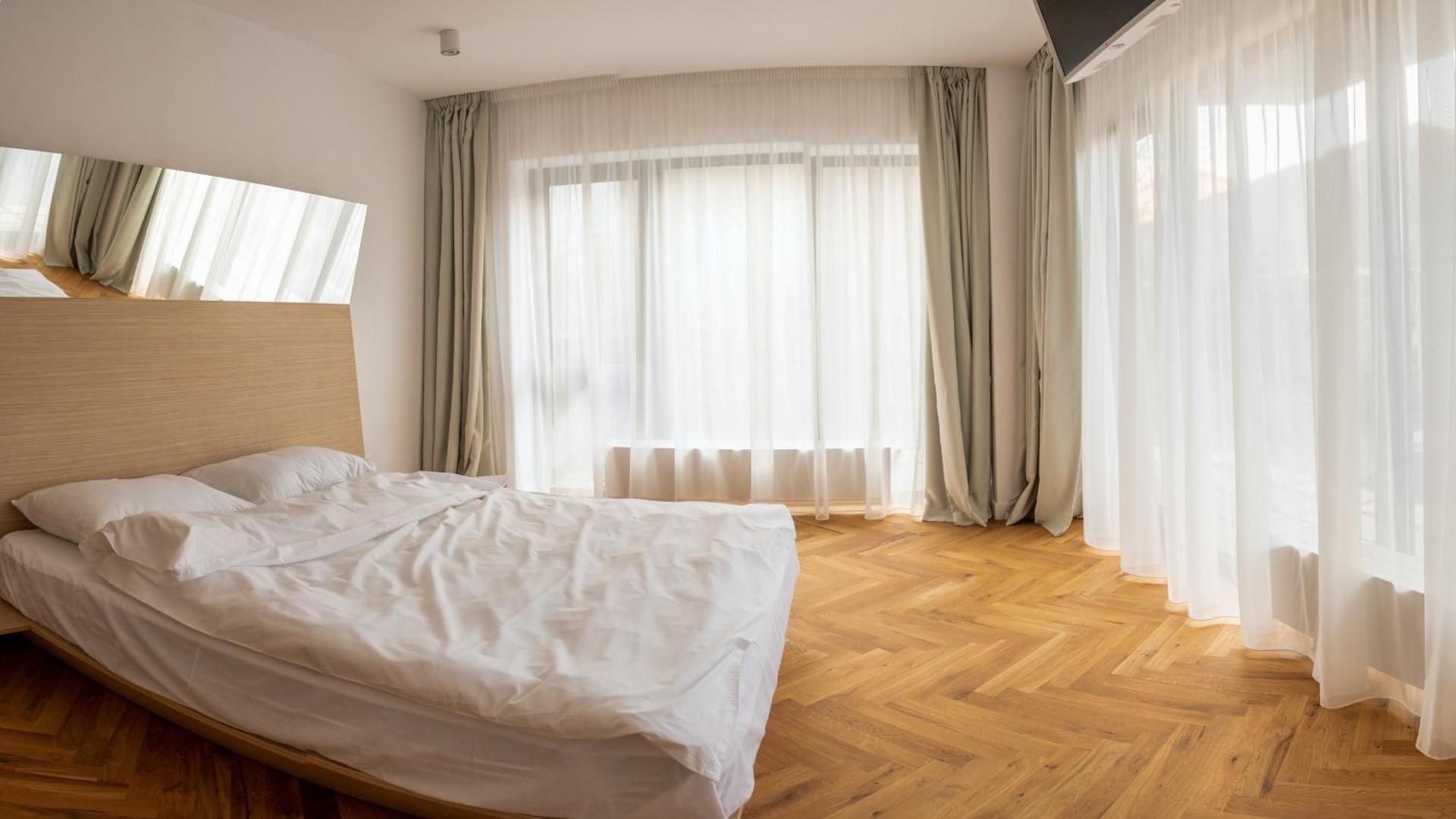 Deluxe One Bedroom Apartment with Terrace