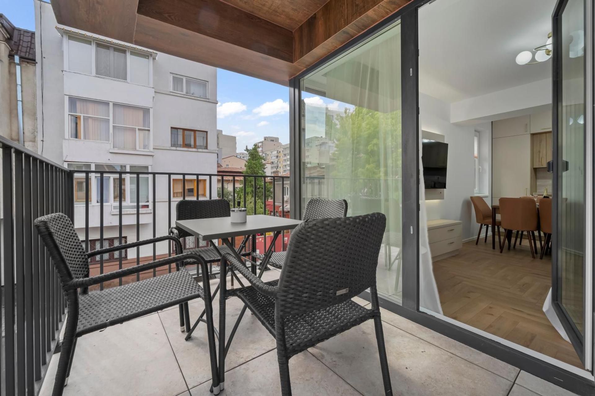 Superior One-Bedroom Apartment with Balcony
