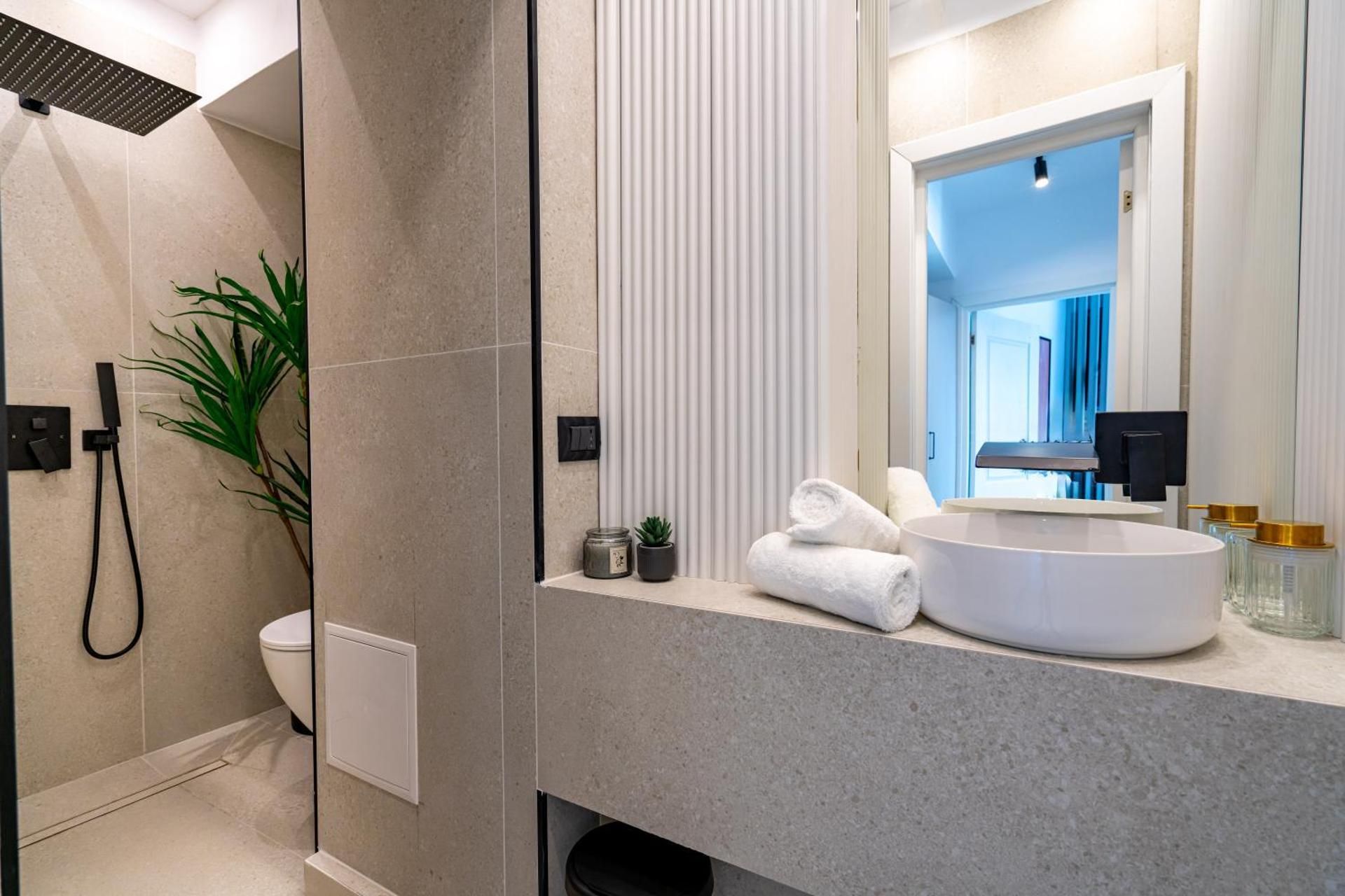 Deluxe One-Bedroom Apartment with City View