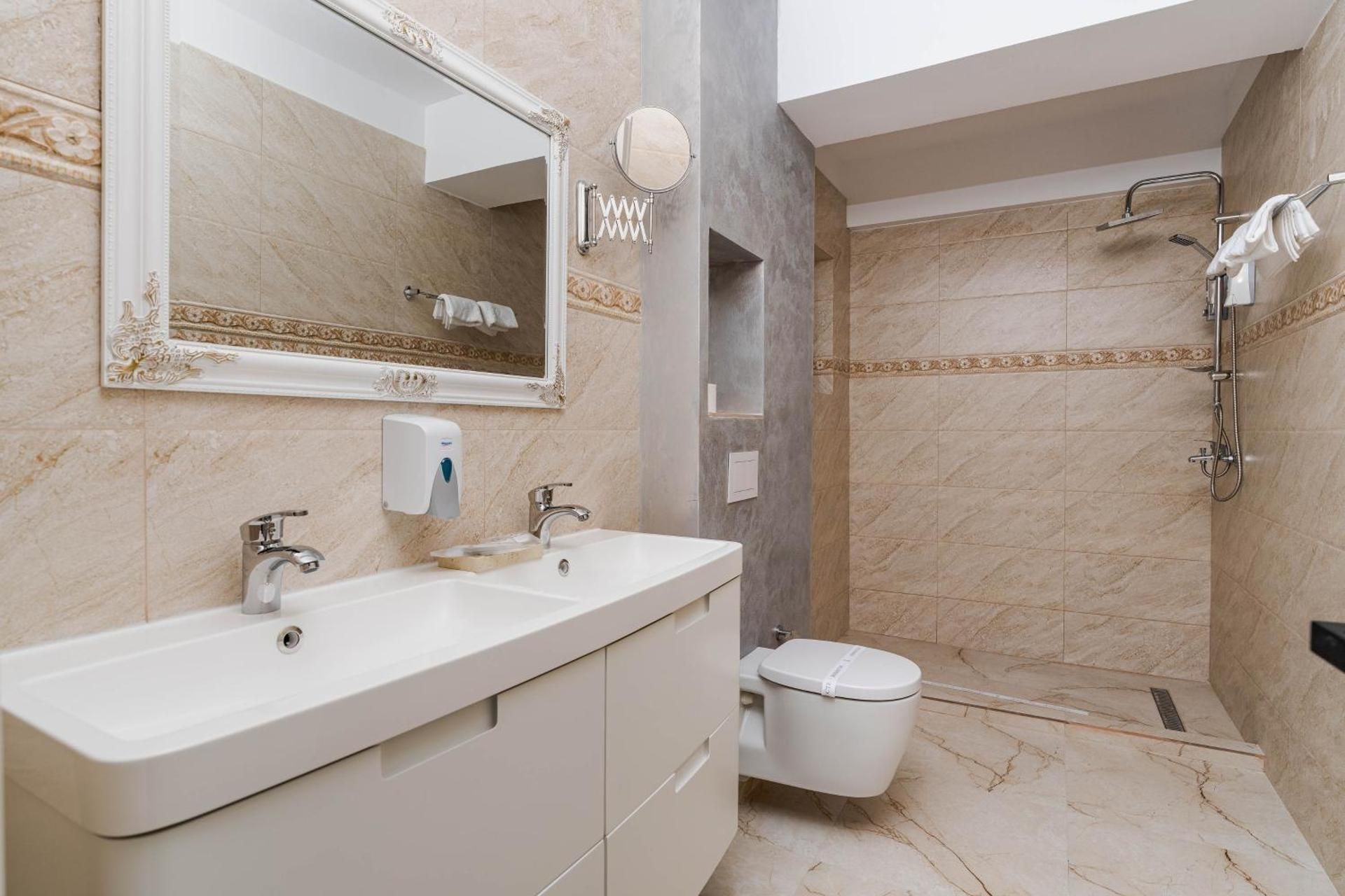 Hotel Boutique Tunari Deluxe Double Room 3