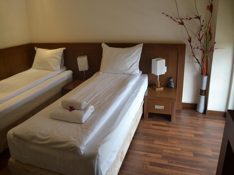 Phoenicia Comfort Hotel Twin Room