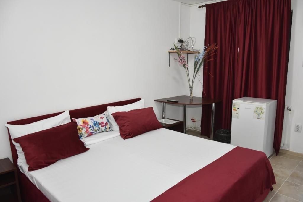 Deluxe Room (2 Adults + 1 Child)