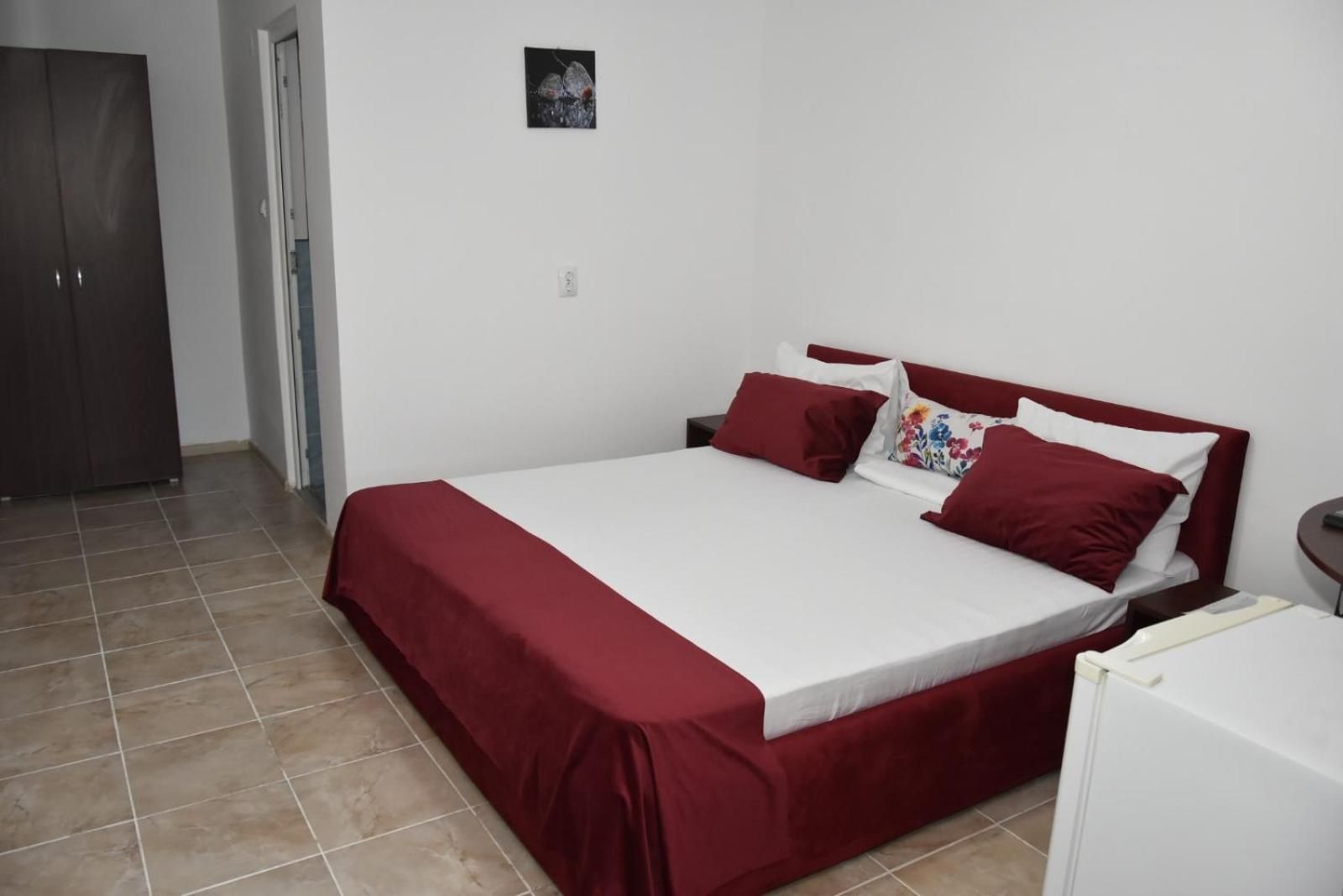 Deluxe Room (2 Adults + 1 Child)