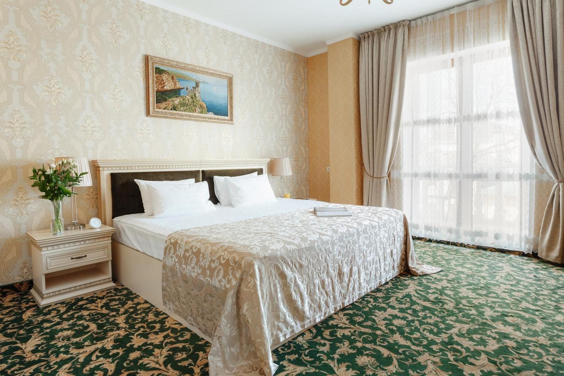 Romantic Suite with Balcony