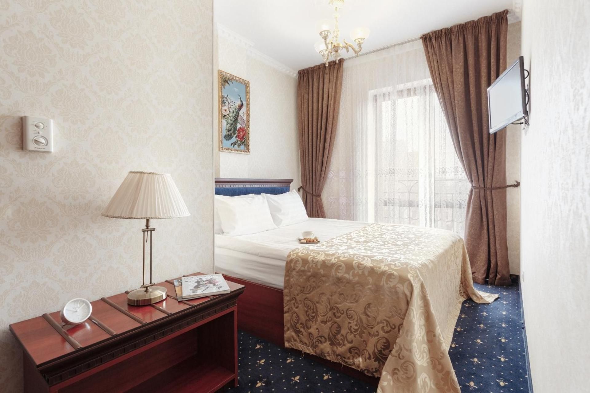 Business Room with French Balcony