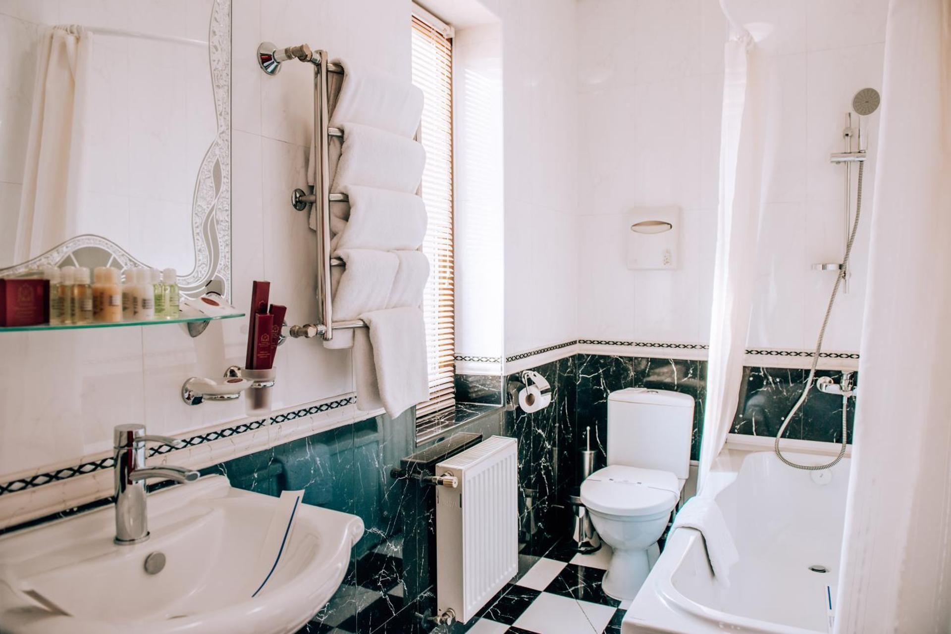 Suite Apartment with 2 French Balcony