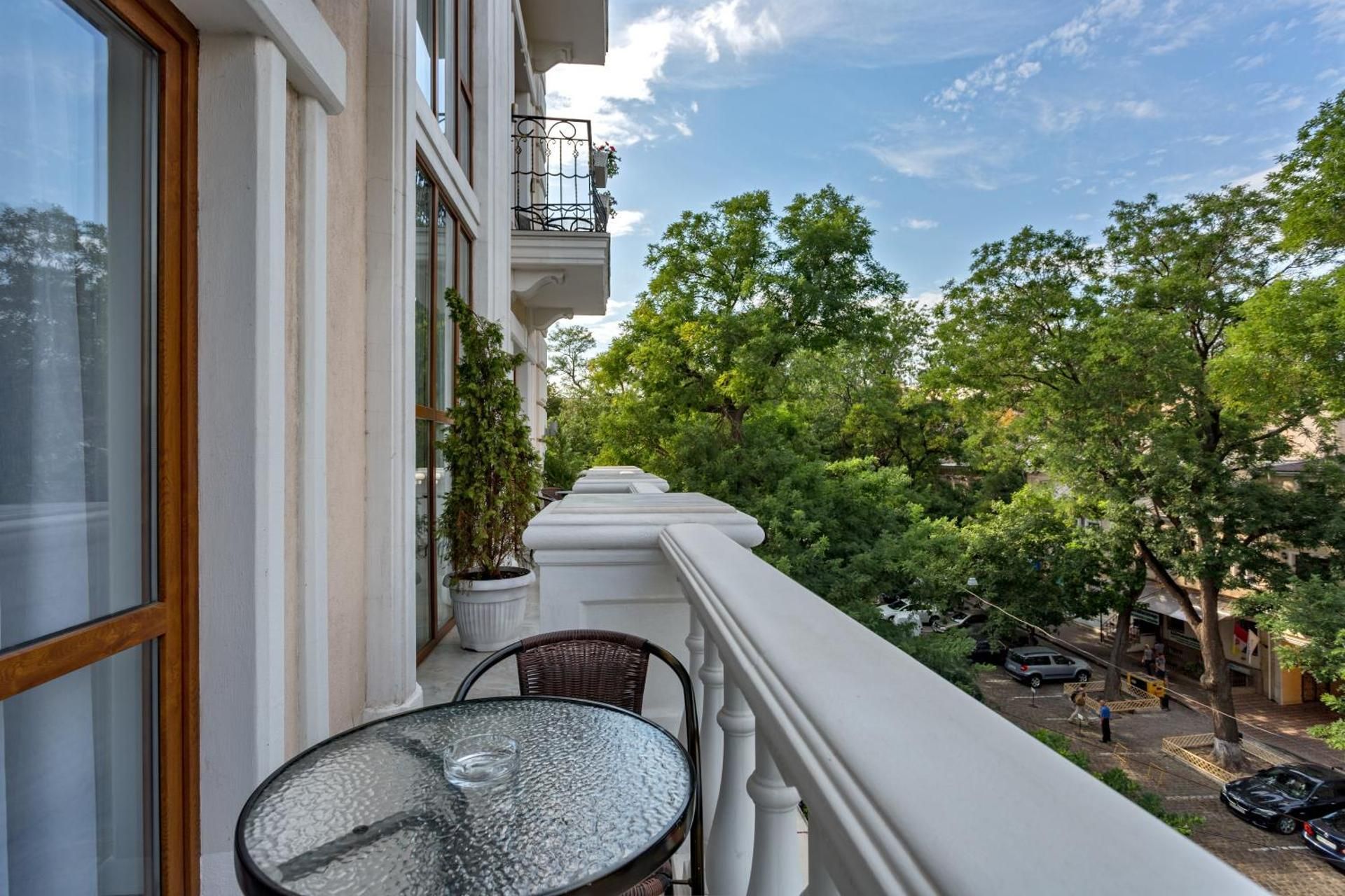 Romantic Suite with Balcony