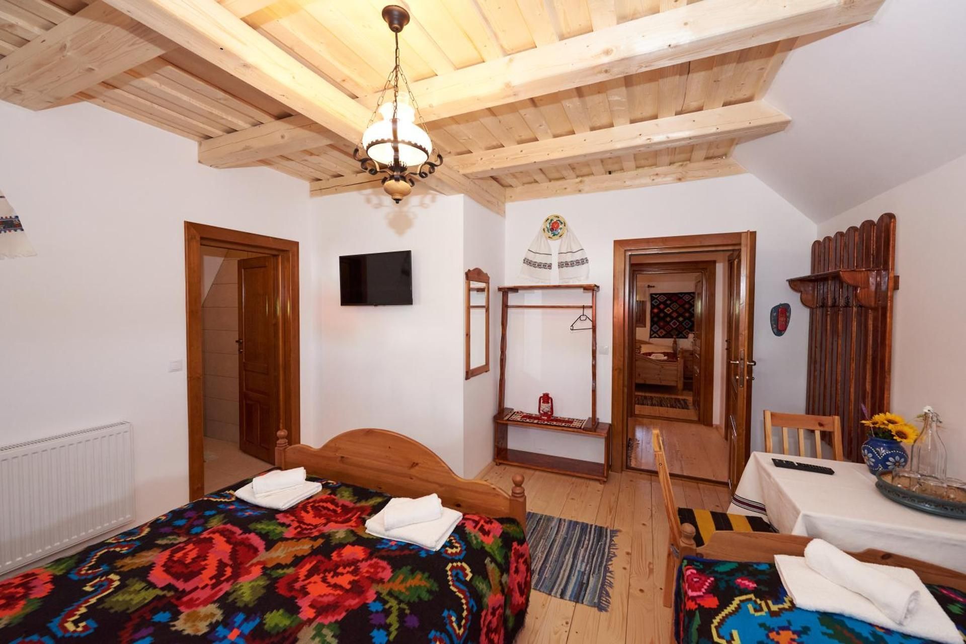 Deluxe Double Room (2 Adults + 1 Child)