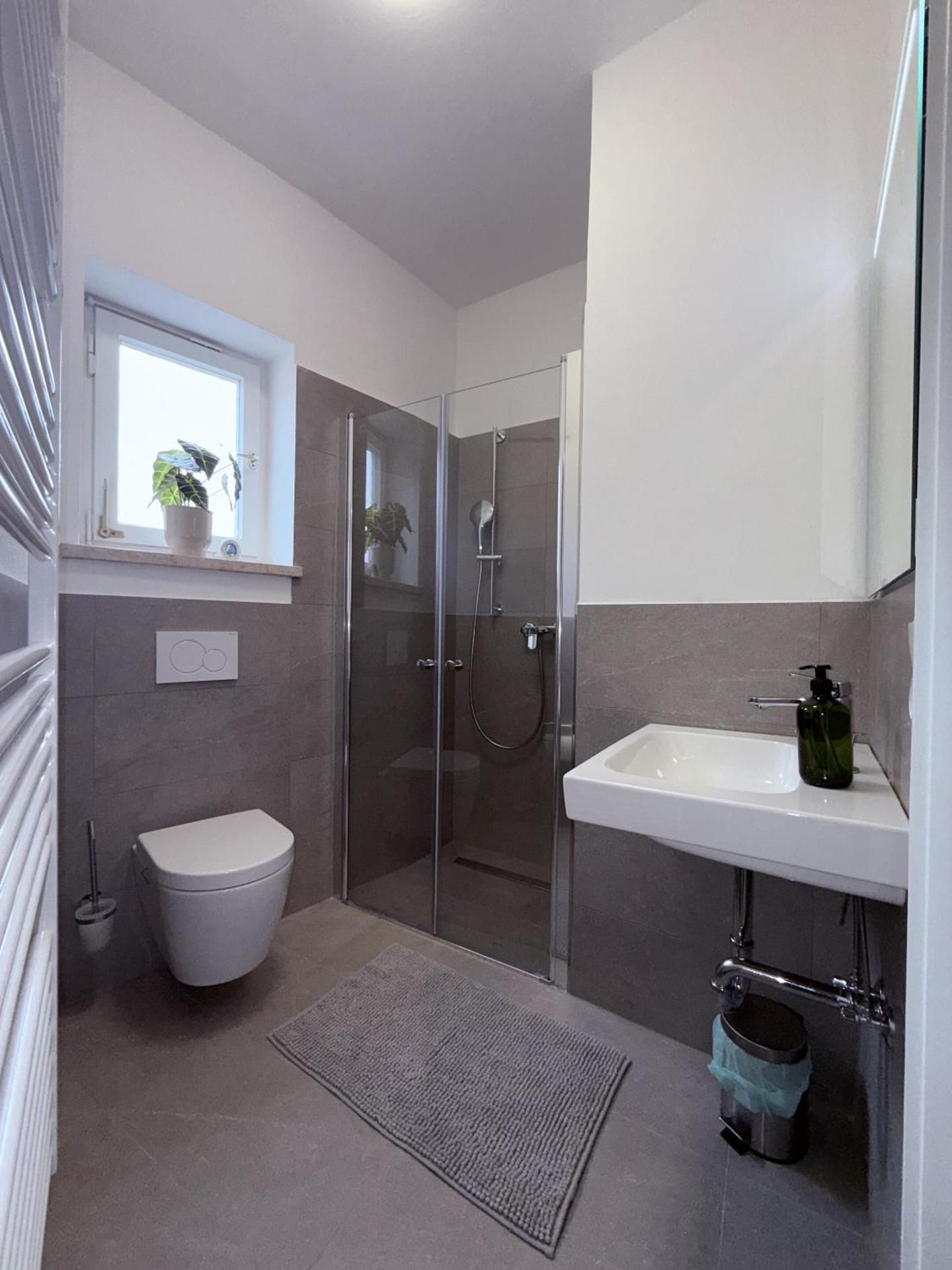 Five-Bedroom Deluxe Apartment