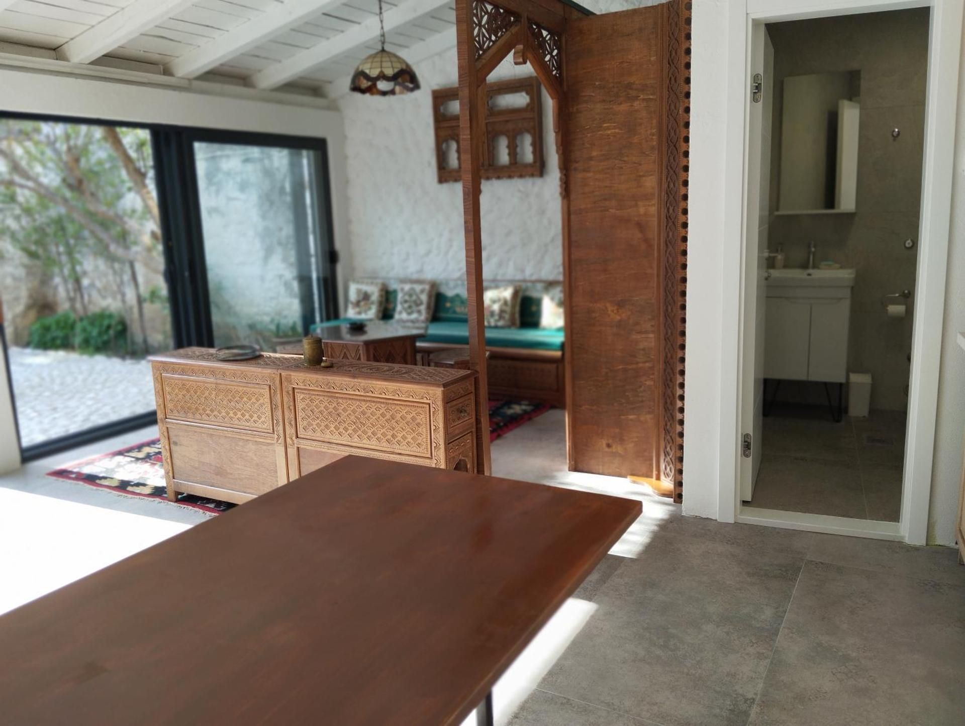 shared lounge/tv area