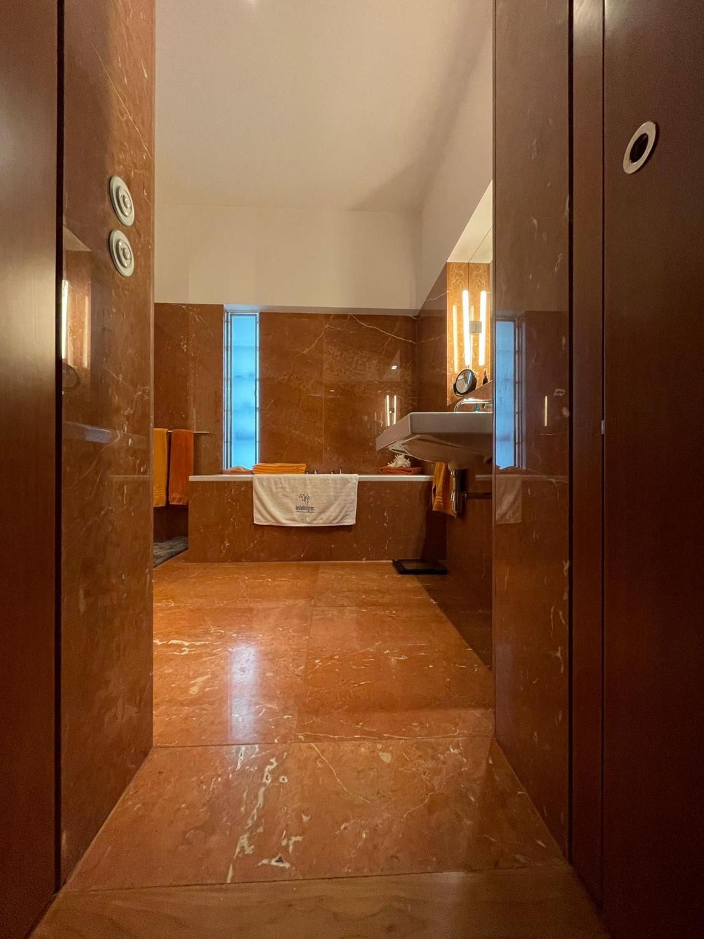 NexLiving Berlin Brandenburger Tor Deluxe Suite 2