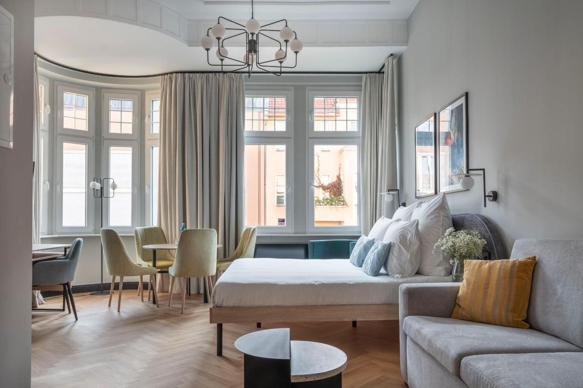 Large Studio with Kitchenette and Sofa Bed