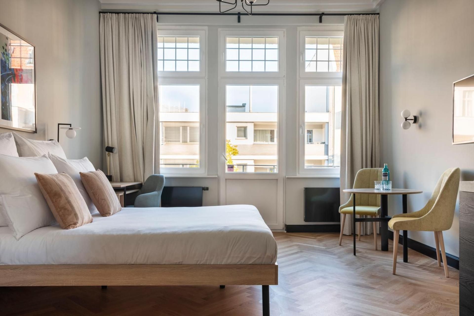 Large Studio with Kitchenette and Balcony