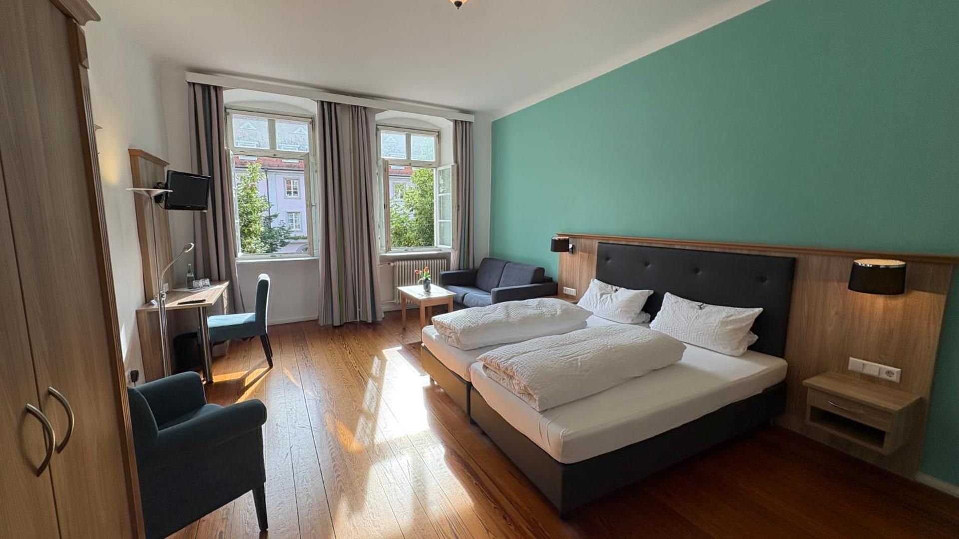 Triple Room with City View