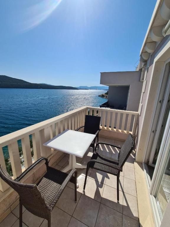 Deluxe Double Room with Balcony and Sea View