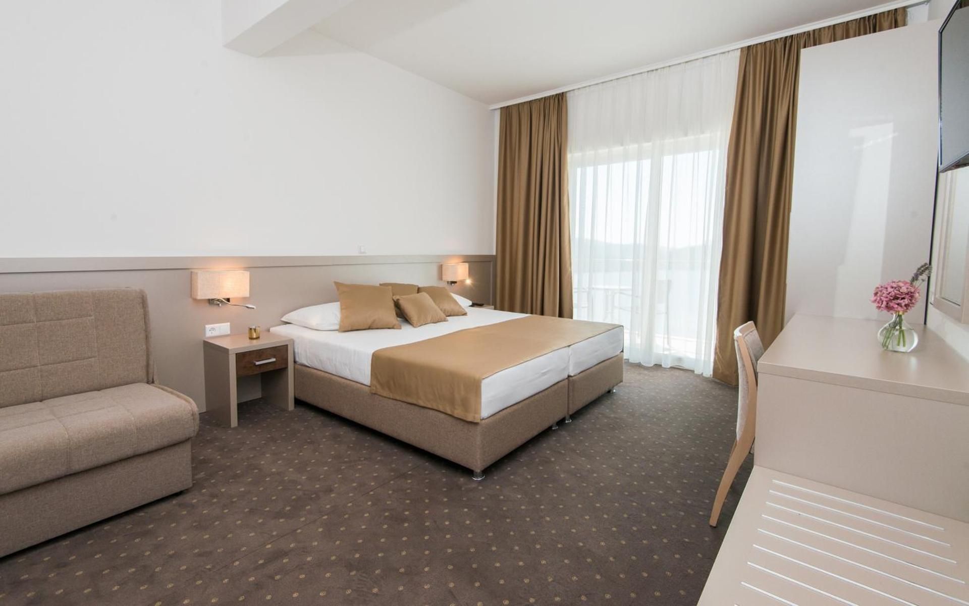 Deluxe Double Room with Balcony and Sea View