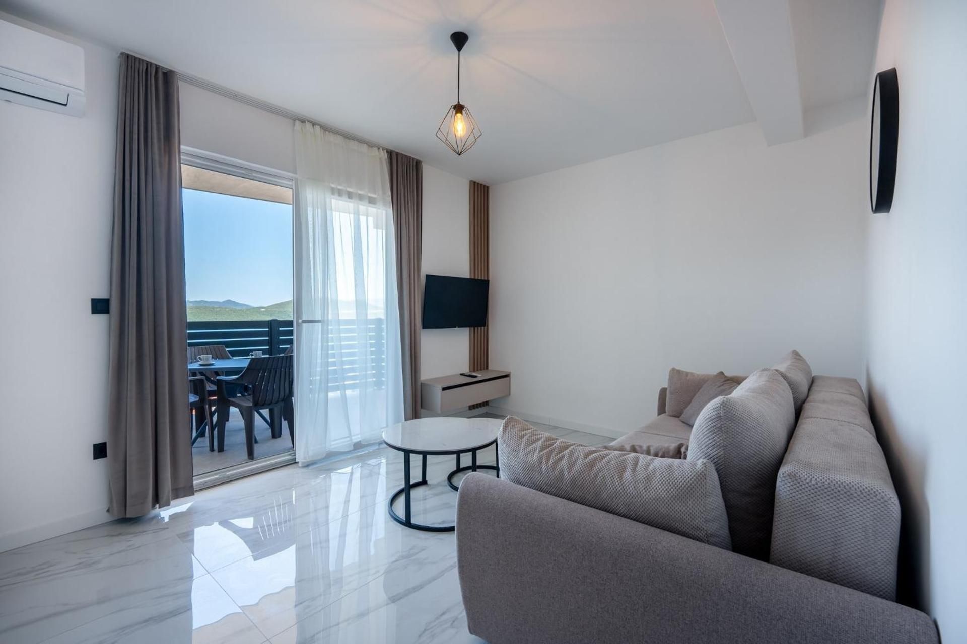 Superior One Bedroom Apartment