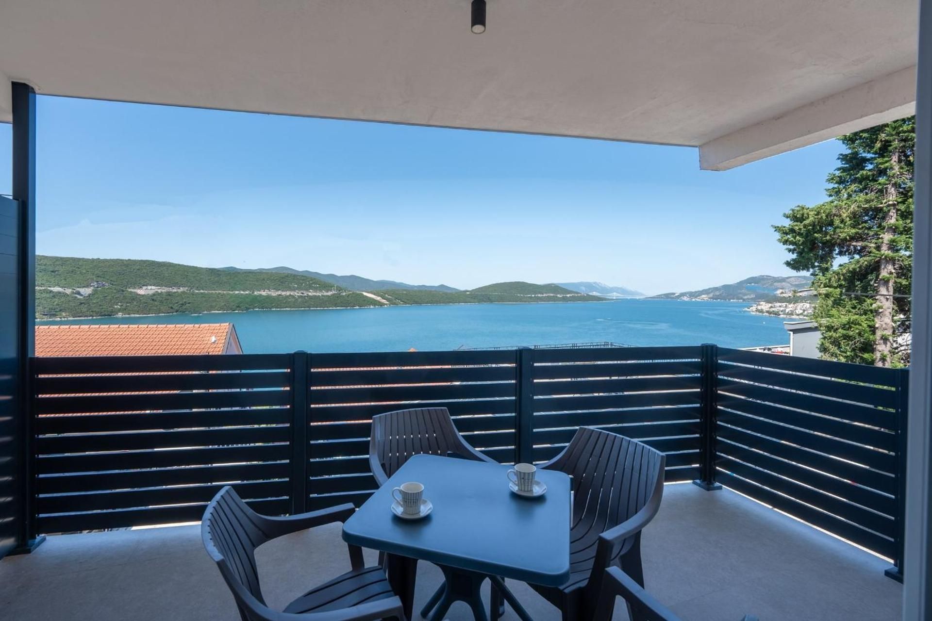 Superior One Bedroom Apartment