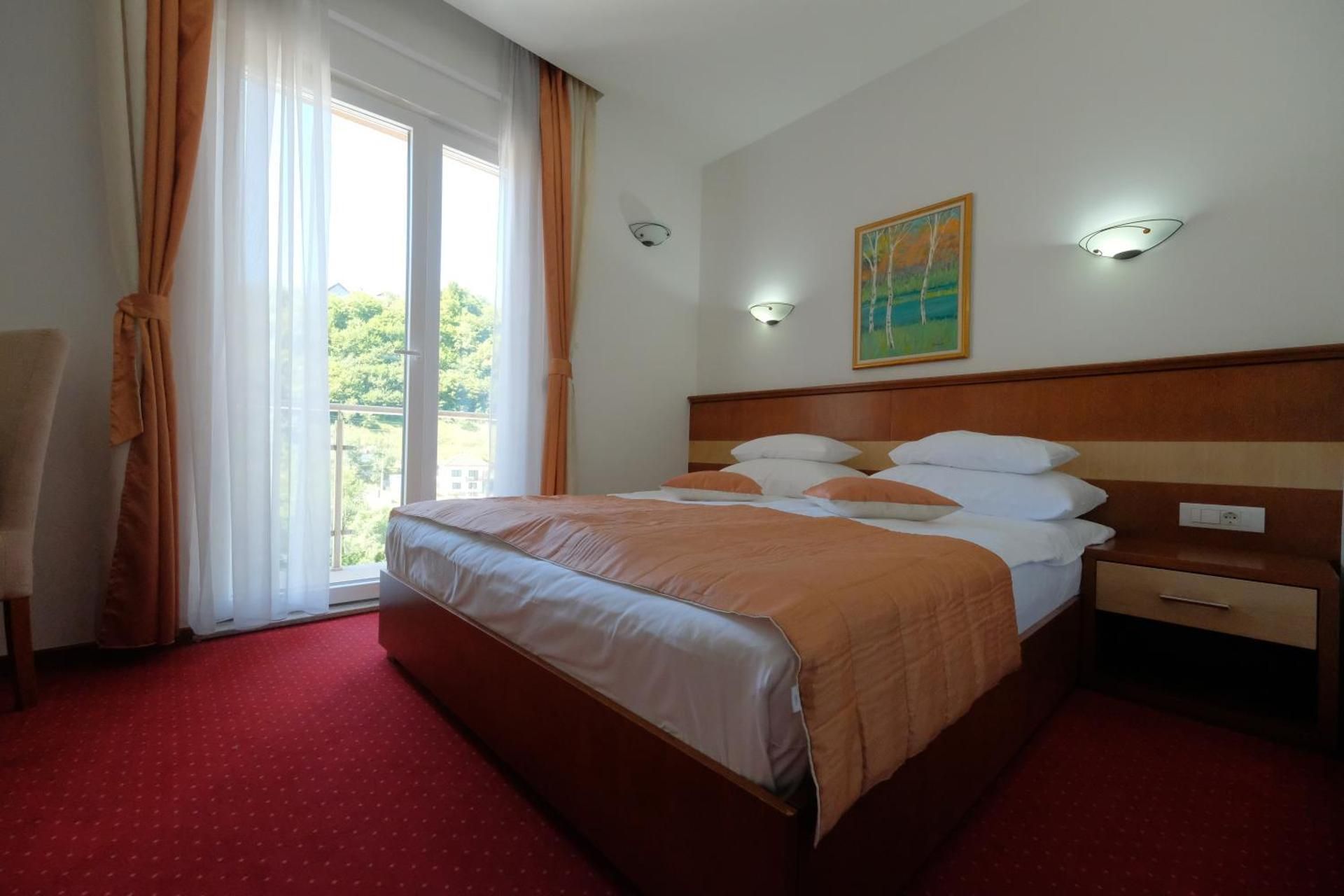 Deluxe Double Room (2 Adults + 1 Child)