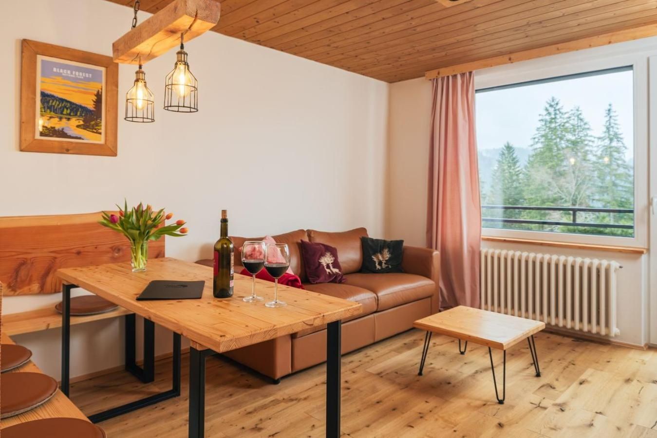 Apartment with Mountain View