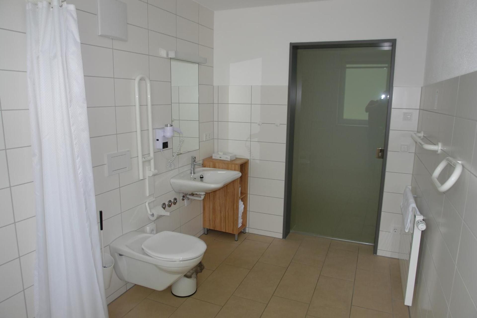 CAP Rotach Comfort Double Room with Lake View - Disability Access 3