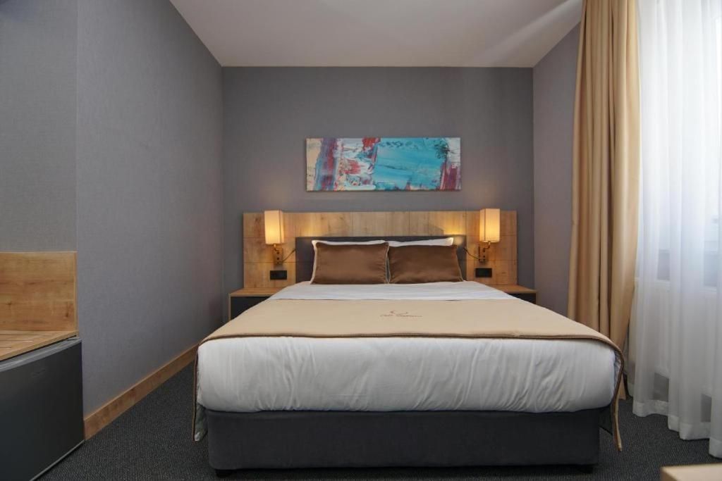 Double Room with Shared Bathroom