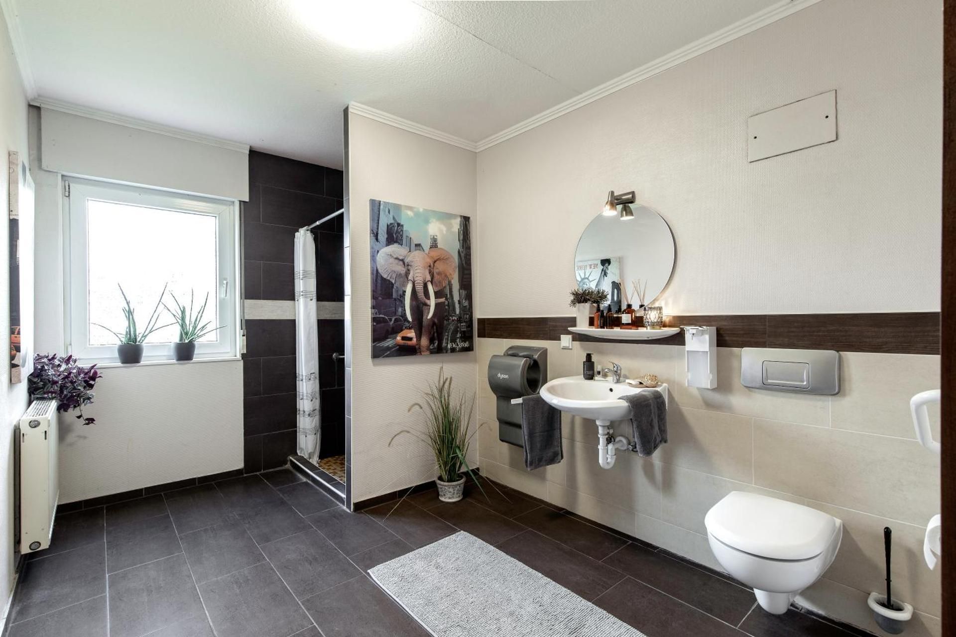 Single Room with Shared Bathroom