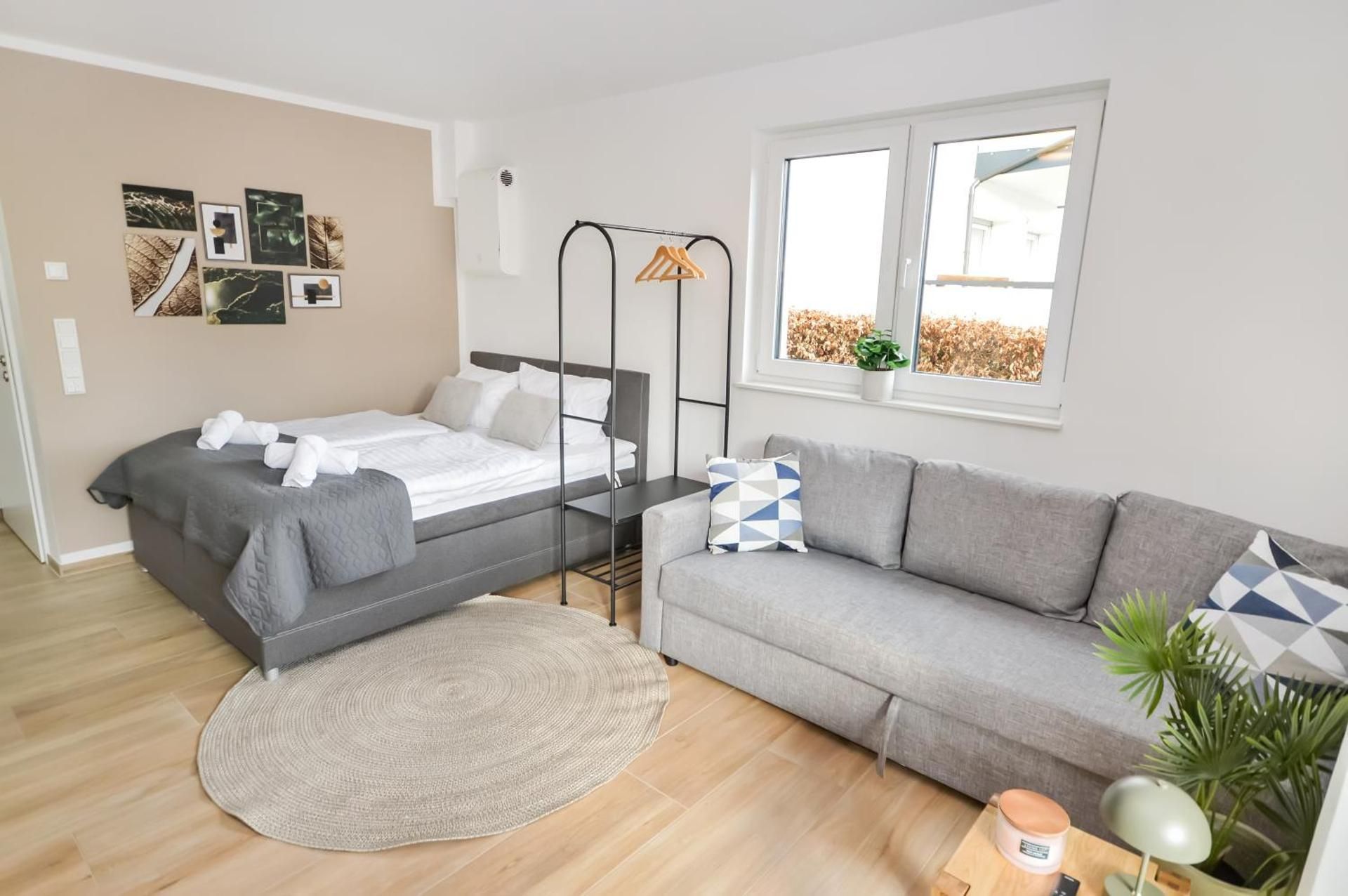 King Studio with Sofa Bed