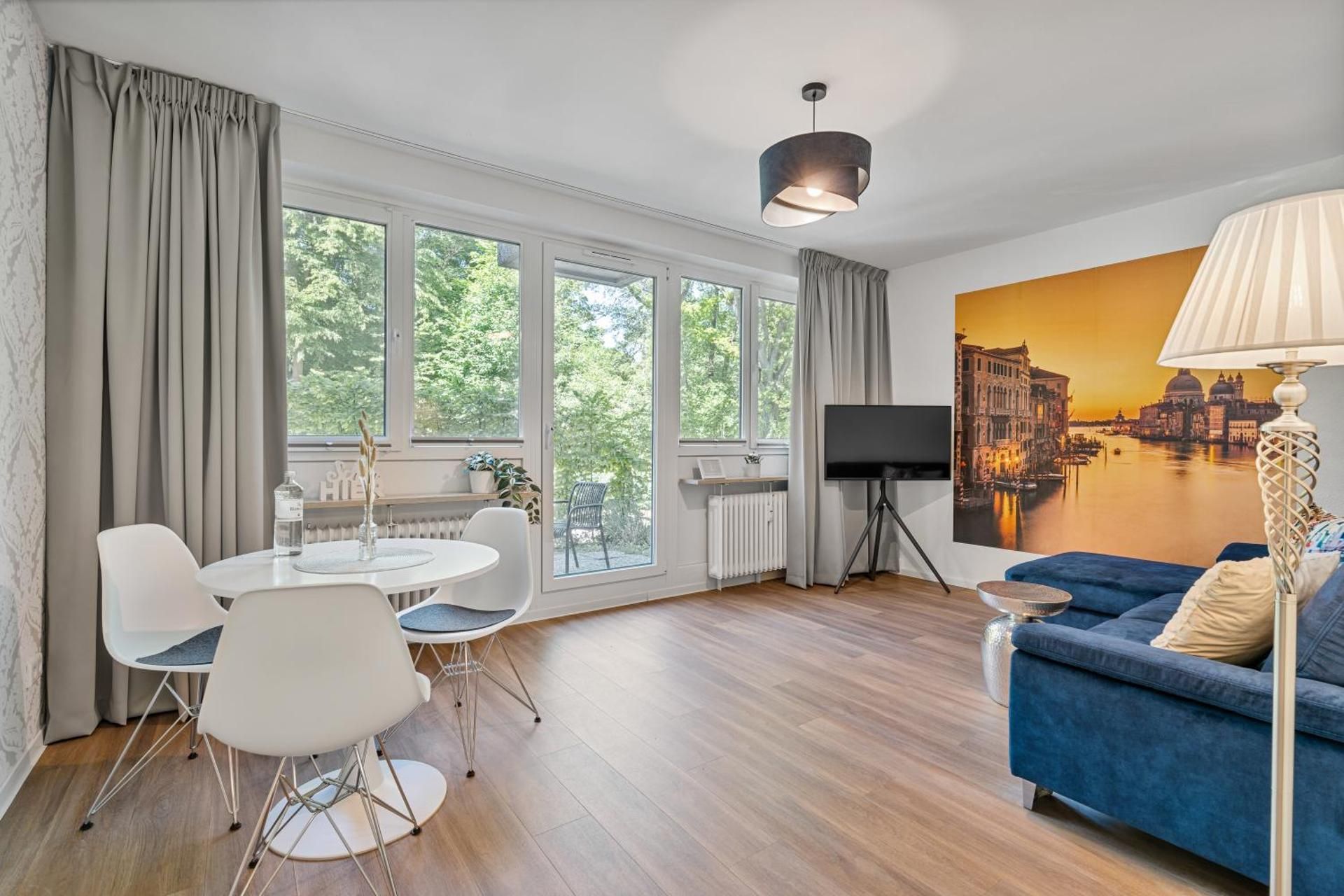 One-Bedroom Apartment