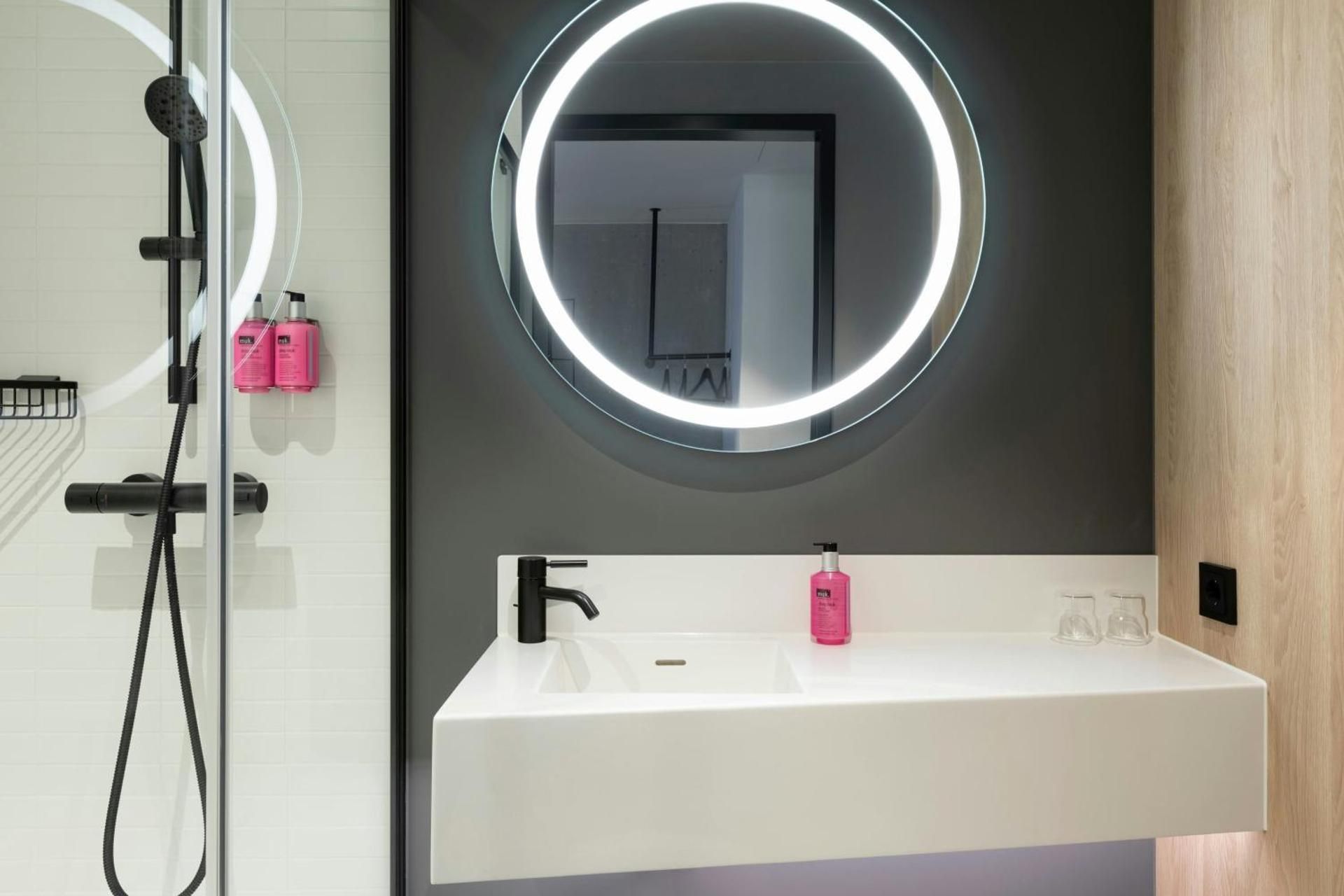 Moxy Fabulous Queen Room