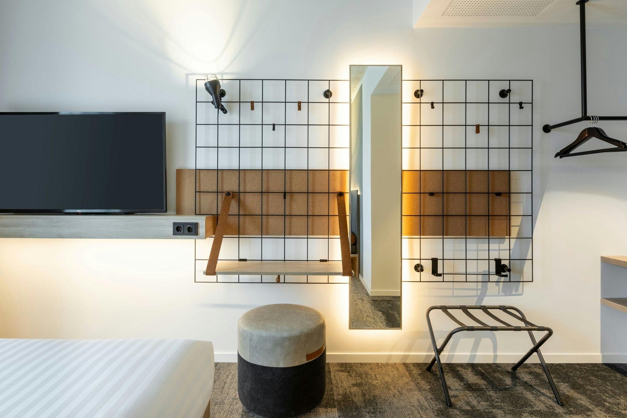 Moxy Queen Sleeper, Guest room, 1 Queen