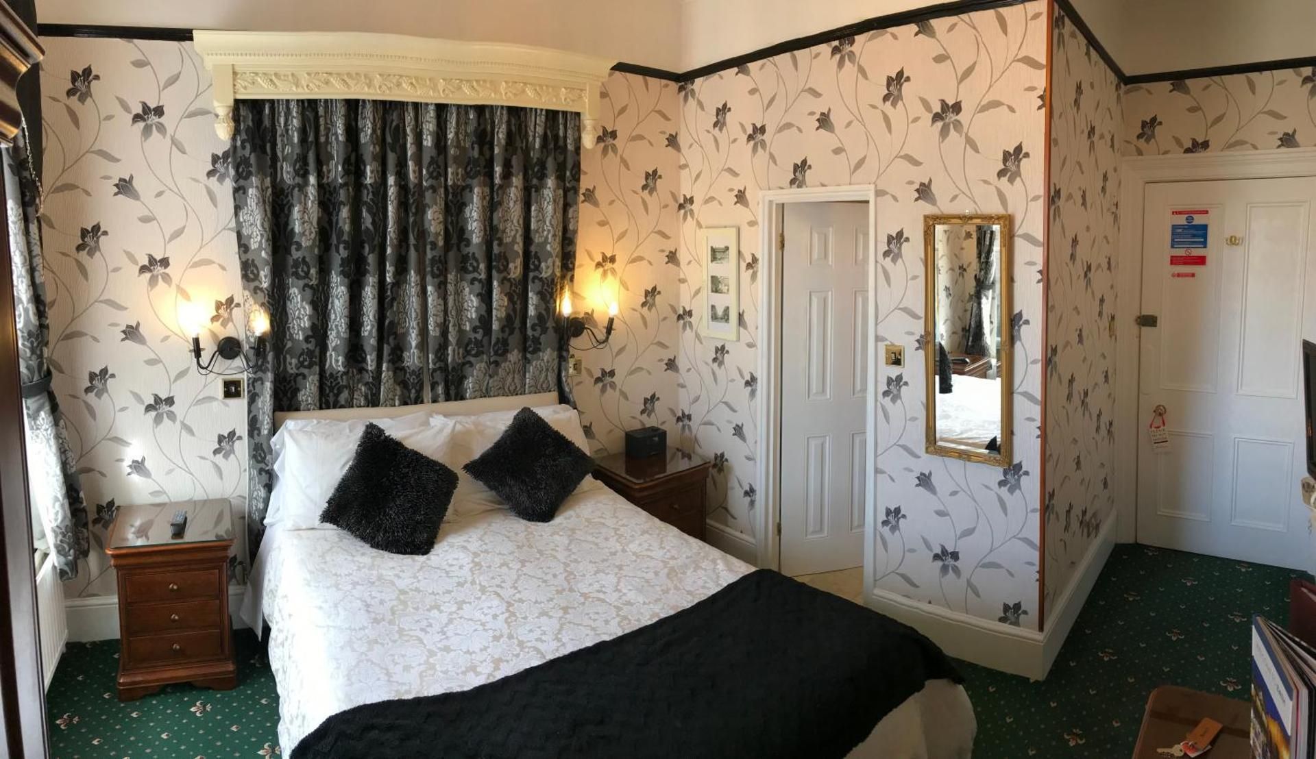 Pulteney House Small Double Room 2
