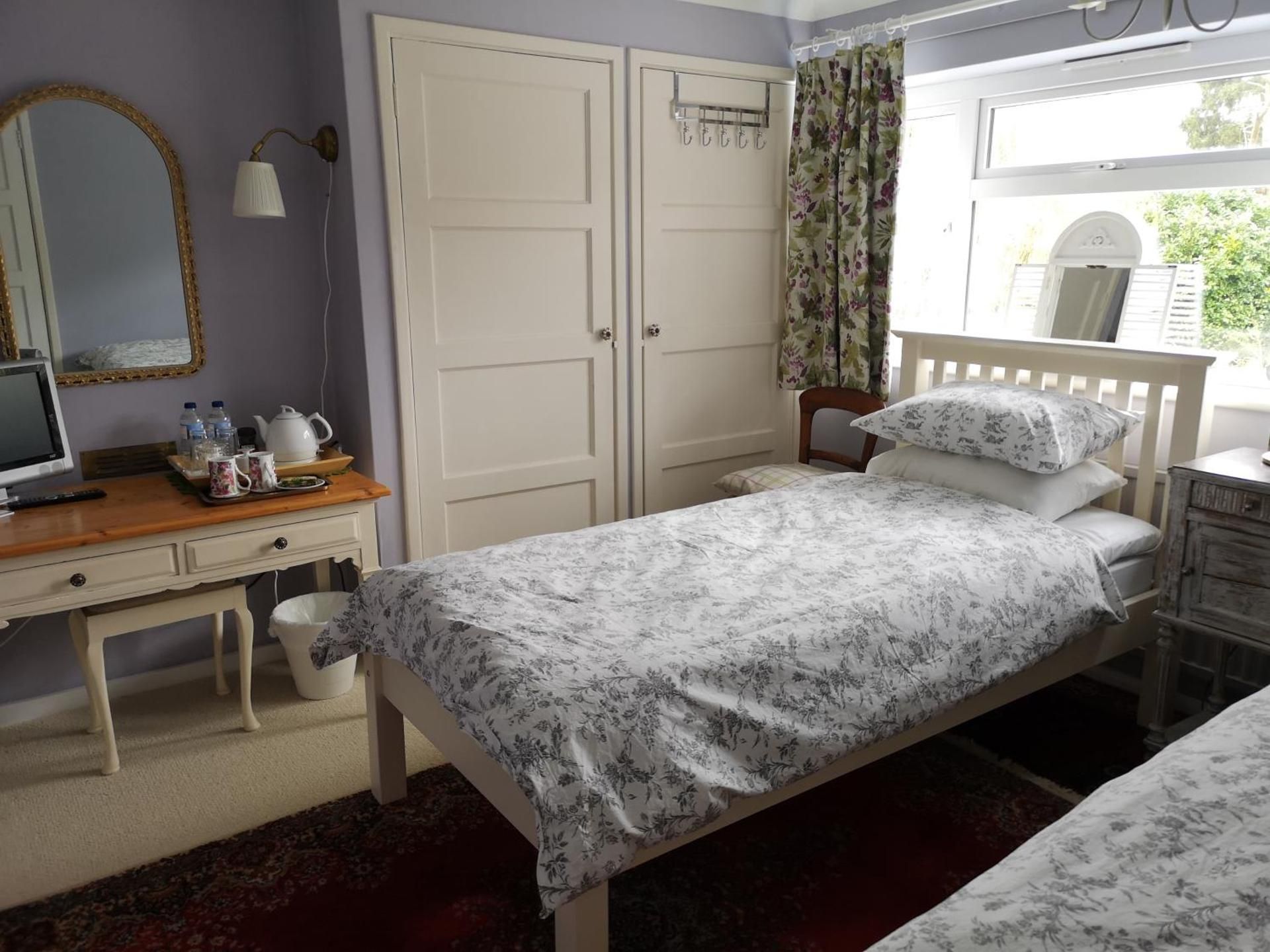 UPTHEDOWNS B&B Standard Twin Room with Garden View