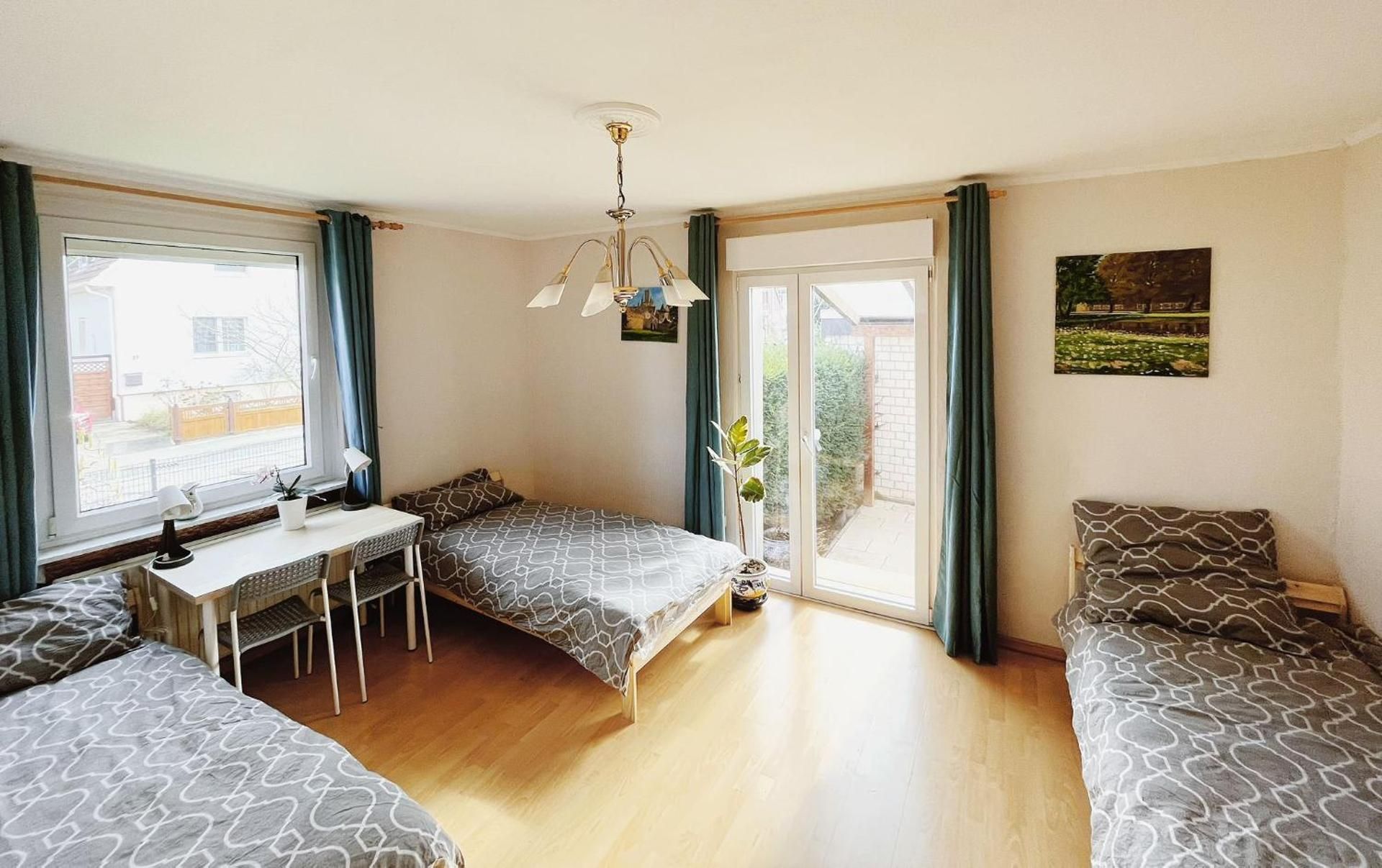 Basic Triple Room with Shared Bathroom