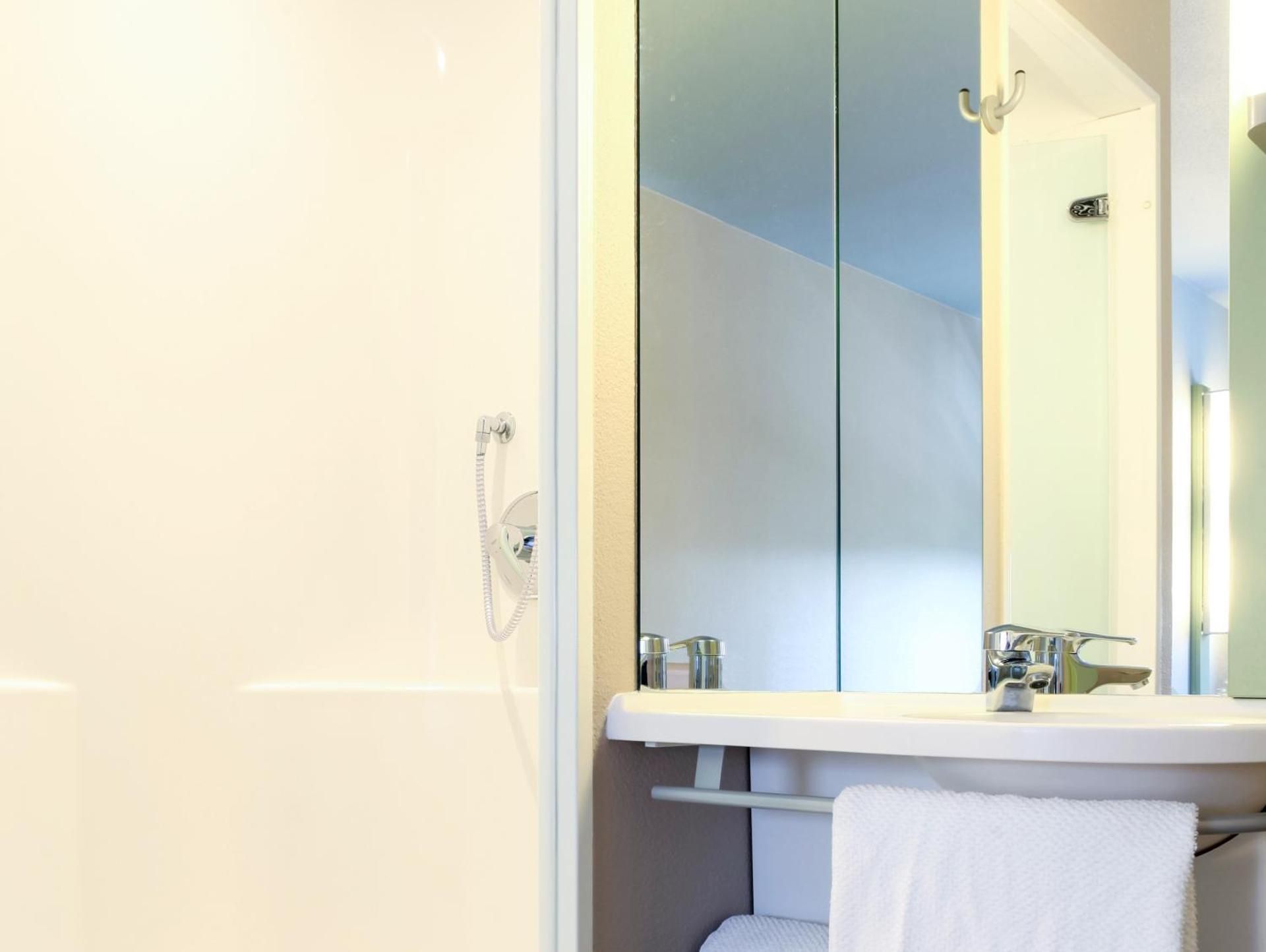 TWIN ROOM with Twin Beds