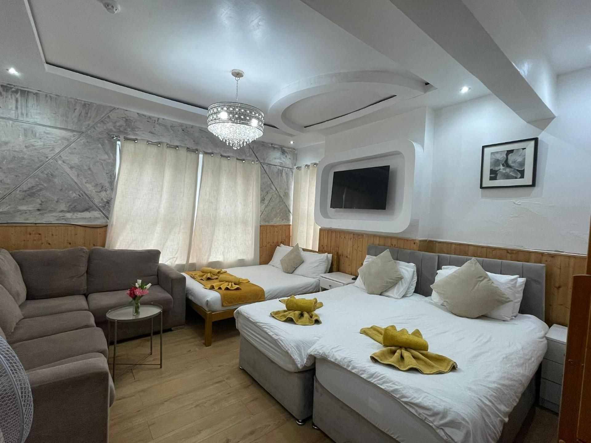 Deluxe Family Room