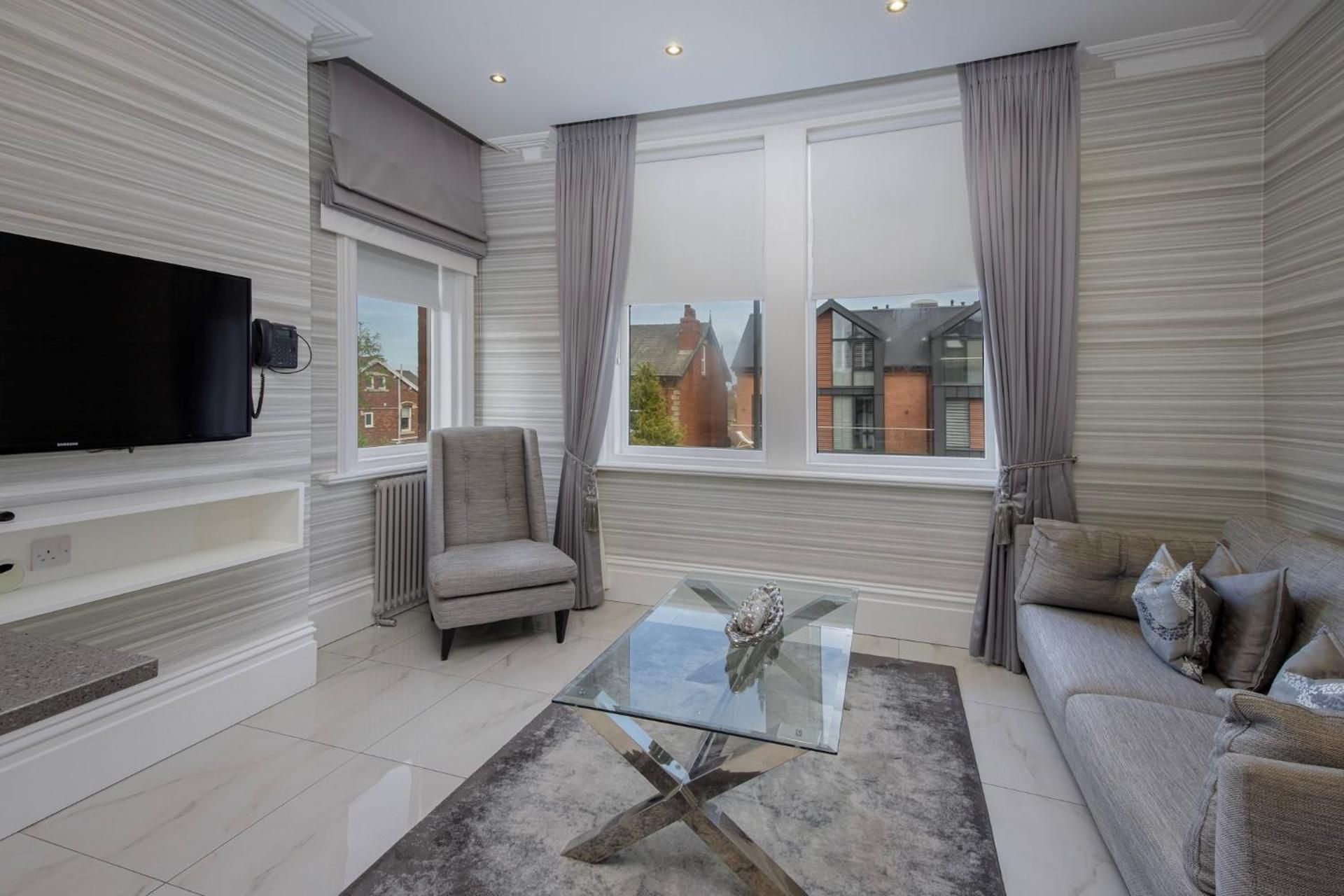 Mode Breck Apartments Superior Luxury Suite - The Primrose Suite  2