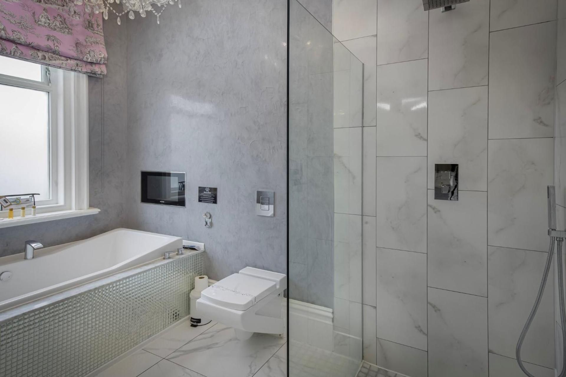 Mode Breck Apartments Superior Luxury Suite - The Primrose Suite 