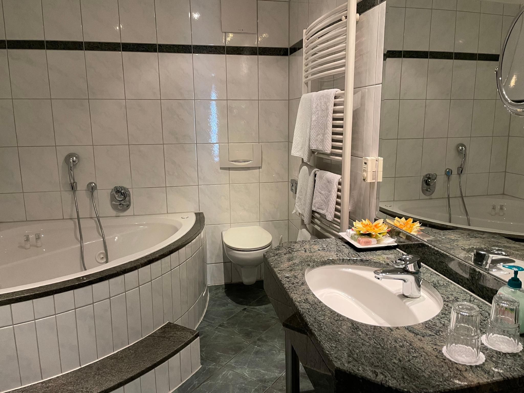 Deluxe Jacuzzi
