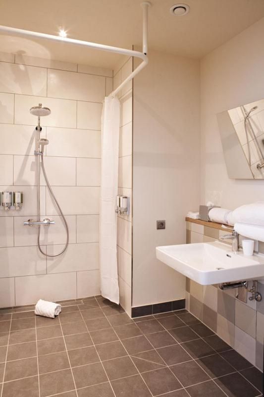 Hampton by Hilton Stuttgart Airport Queen Room - Mobility Access 2