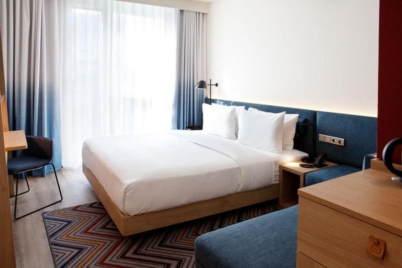 Hampton by Hilton Stuttgart Airport Queen Room 2